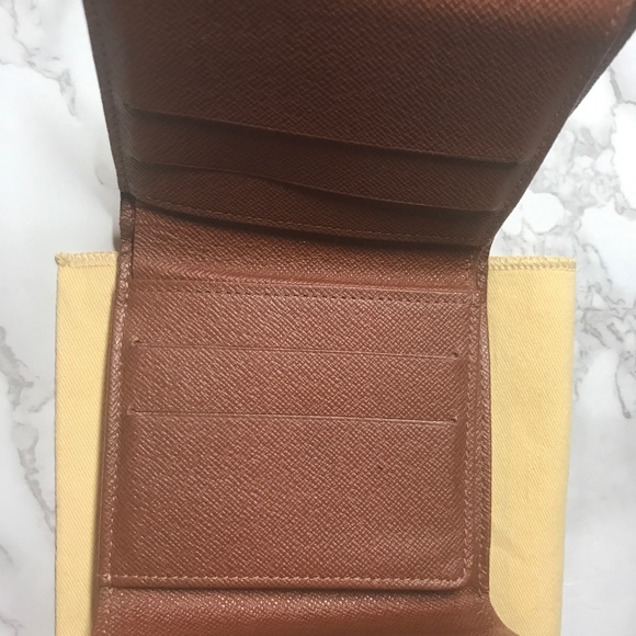 ✨Louis Vuitton Monogrammed Women’s Wallet✨ - Picture 4 of 8